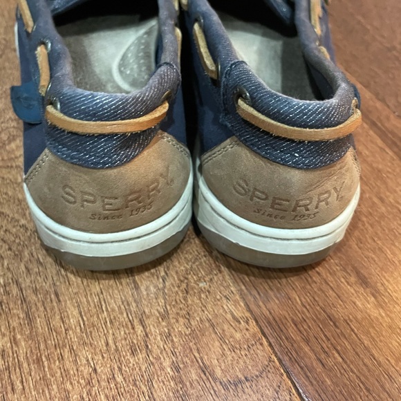 Sperry boat shoes size 6. - Picture 3 of 4